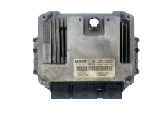 Calculateur 0281012589 8200527725 8200527756 Renault Bosch 53549