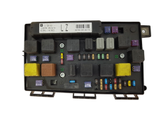 Boîtier Fusibles Opel 13285621 5DK009464-70 GM Hella