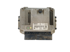 Calculateur Opel 0281011943 55556829 8973785711 Bosch 38674