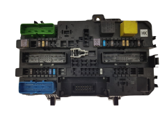 Calculateur 13206762 5DK008669-32 HK Opel GM Hella 2562