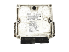 Calculateur 0281011281 P04727770AC Chrysler Bosch 17828