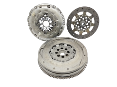 Roue bimasse + embrayage 8200620330 7701476589 7701478942 2.0DCI Renault 