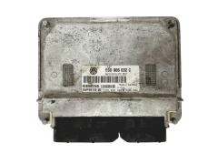 Calculateur 03D906032C 5WP40124 05 VW Siemens 30268