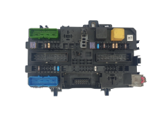 Boîtier Fusibles 13222173 5DK008669-33 Opel GM Hella 40360 Boîtier Fusibles 13222173 5DK008669-33 Opel GM Hella 40360