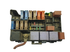 Boîtier Fusibles Renault 8200283131 D 55RDYI0A8 LEAR