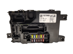 Calculateur 13279900 28140881 Opel GM 2476