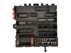 Boîtier Fusibles Saab 12804331 519070106 GM 19761