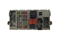 Boîtier Fusibles Fiat Punto 2 46774357 46774360 Delphi