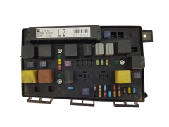 Boîtier Fusibles Opel 13285621 5DK009464-70 GM Hella 20384