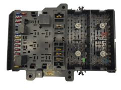 Boîtier Fusibles Chrysler P04707994AC 19651