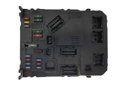 Calculateur BSI E01-00 9653667580 S118085320E PSA Siemens 1711