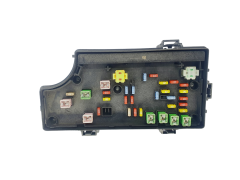 Boîtier Fusibles Chrysler P68028008AB Boîtier Fusibles Chrysler P68028008AB