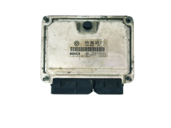 Calculateur 045906019C 0281010697 VW Bosch 33949
