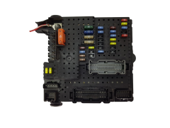 Boîtier Fusibles Volvo 8676391 12217799 Delphi 18890