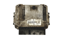 Calculateur 0281011943 55556829 8973785710 2 Opel Bosch