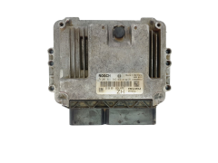 Calculateur Opel 0281011943 55556829 8973785711 Bosch 42501