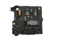Boîtier Fusibles Volvo 8676391 12217799 Delphi 29395 Boîtier Fusibles Volvo 8676391 12217799 Delphi 29395