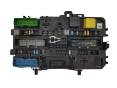 Calculateur 13206762 5DK008669-32 HK Opel GM Hella 2435