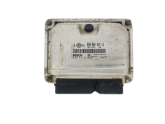 Calculateur VW 038906019CJ 0281010302 Bosch 39338 Calculateur VW 038906019CJ 0281010302 Bosch 39338