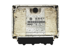 Calculateur 030906032AT 0261206824 Seat Bosch 19120