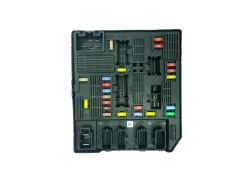 Calculateur USM JR95 L2 284B62342R Renault 31611 Calculateur USM JR95 L2 284B62342R Renault 31611