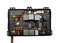 Boîtier Fusibles 13449203 1110217AB Opel Astra J  Boîtier Fusibles 13449203 1110217AB Opel Astra J