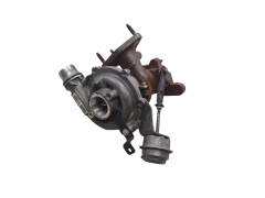 Turbocompresseur 144101946R H8200822404 795637-001 Garrett 2.3dCi Renault Turbocompresseur 144101946R H8200822404 795637-001 Garrett 2.3dCi Renault