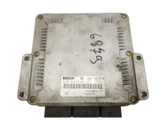 Calculateur 0281010297 8200048297 8200183768 Renault Bosch 28113