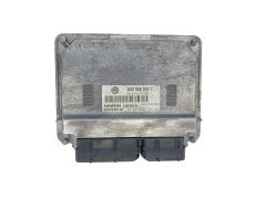 Calculateur 03D906032C 5WP40124 03 VW Siemens 62778