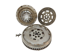 Roue bimasse + embrayage  8200495249 8200450217 Nissan Qashqai 1.5 DCI Roue bimasse + embrayage  8200495249 8200450217 Nissan Qashqai 1.5 DCI