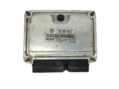 Calculateur 045906019C 0281010697 VW Bosch 14661