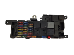 Boîtier Fusibles 518788104 8678449 Volvo