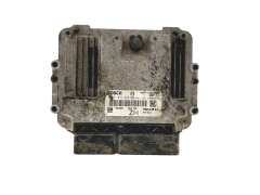 Calculateur Opel 0281011943 55556829 8973785712 Bosch 25812