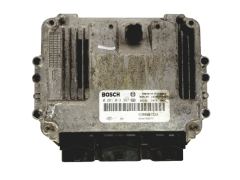Calculateur 0281013367 8200601334 8200756577 Renault Bosch 19684