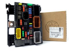 Boîtier Fusibles Nouvelle Original Citroen Peugeot C4 C6 407 9807028580