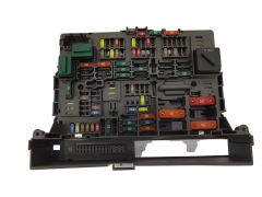 Boîtier Fusibles BMW 9119444-03 18232.000.000A B010110600 18974 Boîtier Fusibles BMW 9119444-03 18232.000.000A B010110600 18974