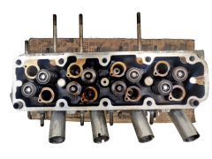 La Culasse Opel 90400242 76124 GMB 1.6 8V Z16SE La Culasse Opel 90400242 76124 GMB 1.6 8V Z16SE