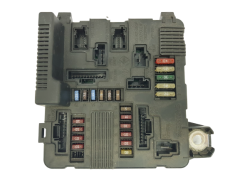Calculateur Renault UPC X84 N3 8200306033 Siemens Calculateur Renault UPC X84 N3 8200306033 Siemens