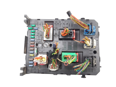 Calculateur Citroen Peugeot 9678477180 BSI04EV K04-00