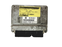 Calculateur 03D906032C 5WP40124 07 VW Siemens 18801