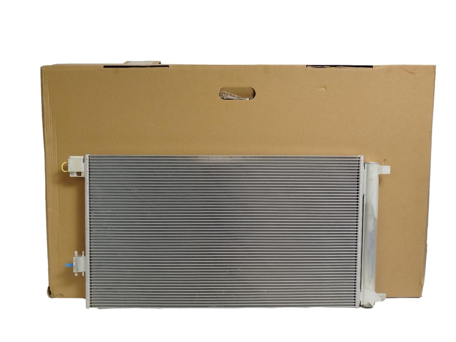 Condenseur De Climatisation Nouvelle Original 921004366R Dacia main product photo