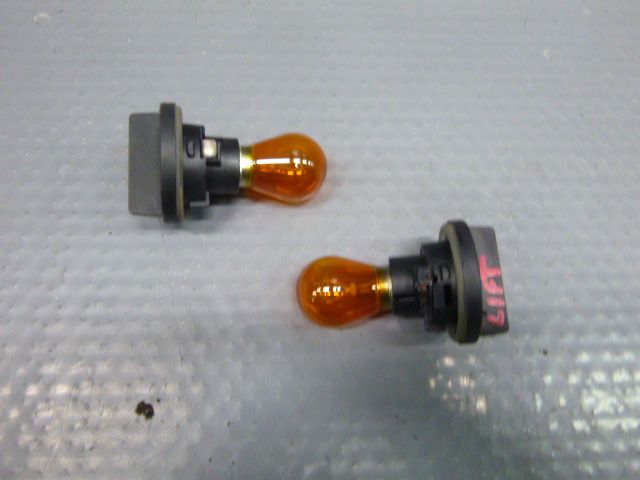 Oprawka Obudowa Żarówki Kierunkowskazu Reflektora Clio 2 Lift firmy Hella Renault main product photo