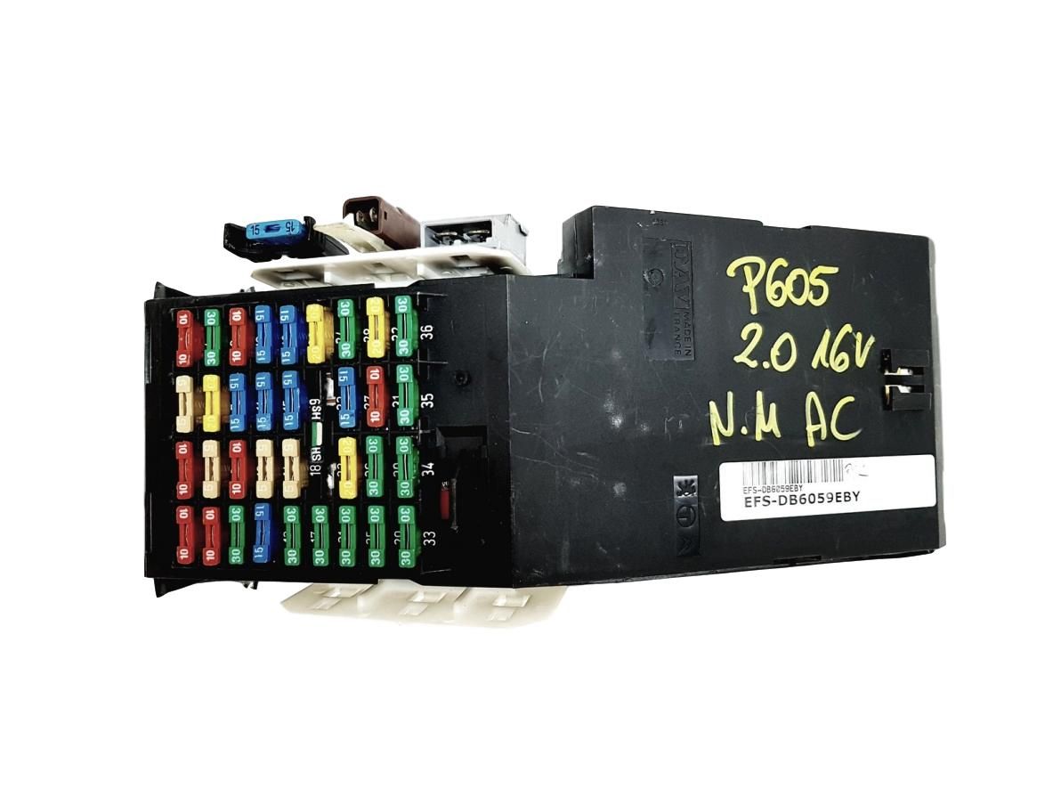 Boîtier Fusibles Peugeot 605 2.0 16V DAV main product photo