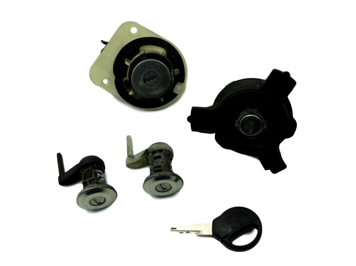 Serrure De Porte Droit/Gauche Peugeot 206 CC 8726V8 1508C1 main product photo